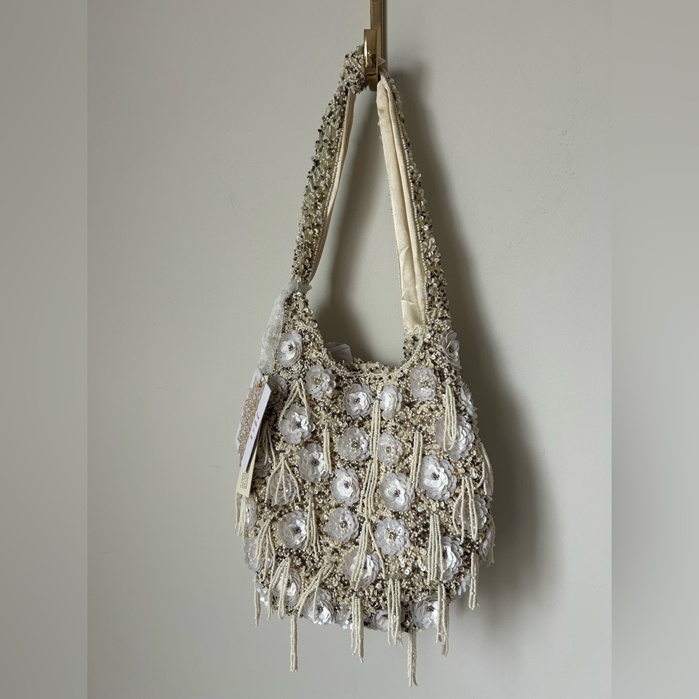 🌸Tik Tok Viral-Made in India!🌸Elegant Beaded Floral Shoulder Bag! NWT!